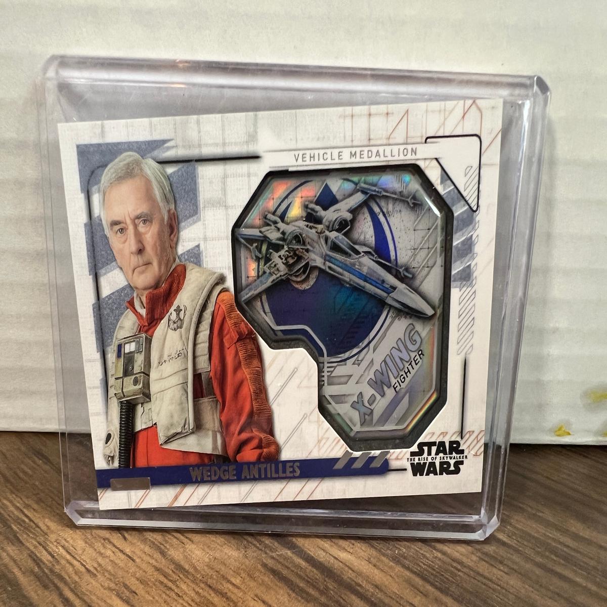 Star Wars: Rise of Skywalker : Vehicle Medallion Card - Wedge Antilles  MVM-WX